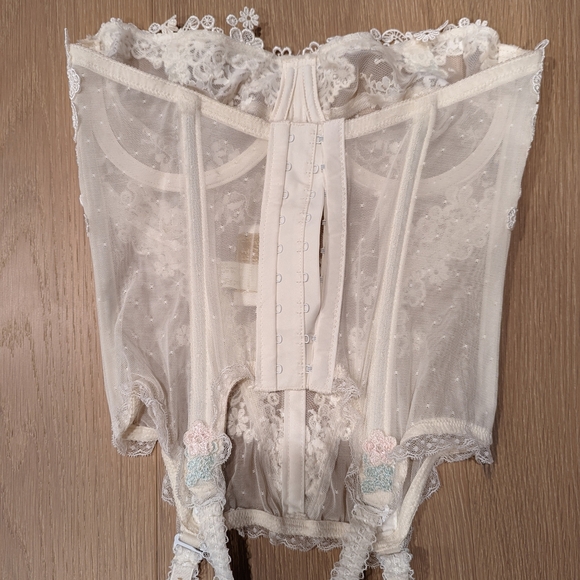 Victoria's Secret Gold Label Cream Lace Bustier - Picture 4 of 9